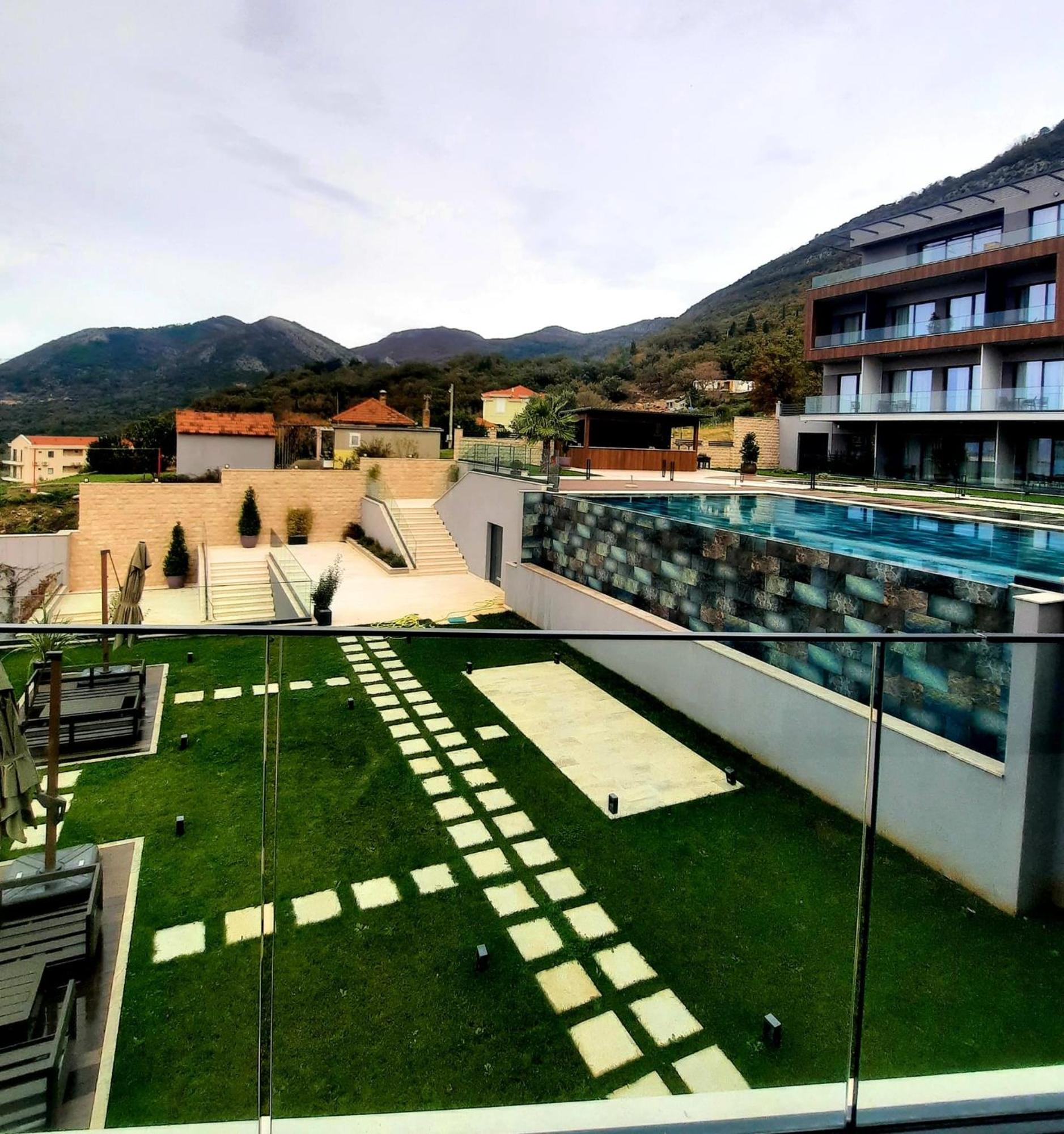 Royal Blue Resort & Residences Tivat Luaran gambar